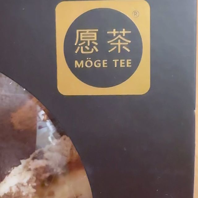 Lecker lecker und super frisch heute bei @mogetee.de essen gewesen… was soll ich sagen… nicht nur die Konsistenz der #Soufflés auch der Geschmack und die frischen Zutaten haben mich überzeugt! Jeder kennt Bubble Tea - Tee mit Sirup, viel Zucker und wenig frische- das sucht man hier vergeblich, hier kommt nur frisches Obst in die leckeren Teesorten, wie zum Beispiel beim Dragon fruit Oolong Tea- super super lecker 😋 hier gibt es Qualität in einem süßen Laden mitten in #Kreuzberg. #mögetee #berlinfoodguide #berlinfoodstories #instafood #foodporn #berlin #freshfruit #oolongtea