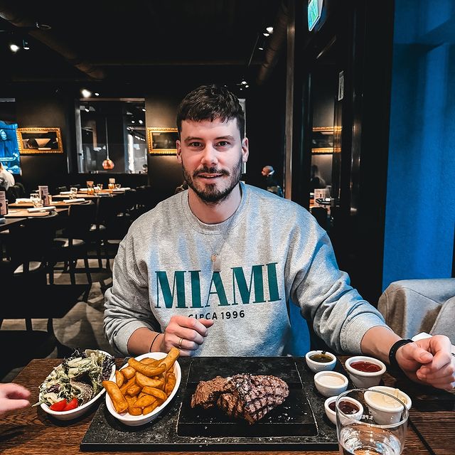 Ad|Anzeige
Tuesday Steakday 🥩 
Bald hab ich die ganze Karte durch, wobei das bei der großen Auswahl an Möglichkeiten wohl noch dauert 😋
Heißt: noch viele Besuche mehr @abaccos_duesseldorf 🙏🏼
Btw, habt ihr den kleinen Dieb entdeckt? 👼🏽

#abaccossteakhouse #daswahrscheinlichbestesteakderwelt #duesseldorf #düsseldorfrestaurant #steaklover #restaurant #foodie #foodblogger #foofblogger_de #germanblogger