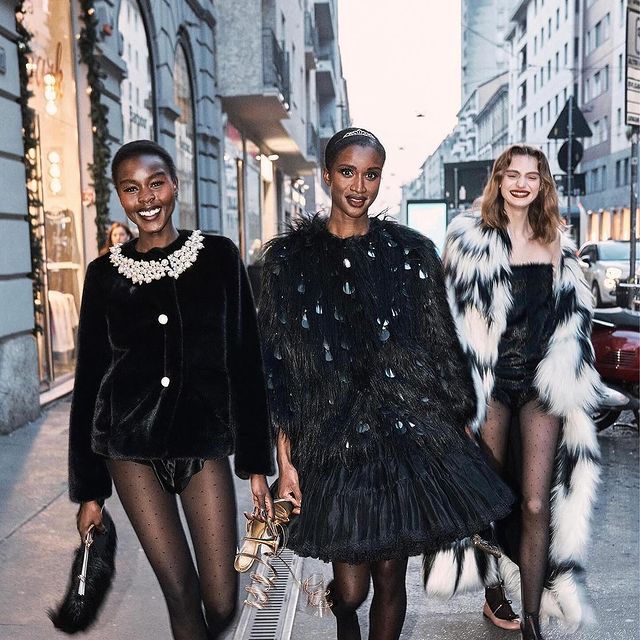 @alabamamuse 🖤🖤🖤
.
.
.
.
.
.
.
.
.
.
.
.
.
.
#milan #alabamamuse #fashionweek #wendykesicki #wendyscosmos #fashionshow #milanfashionweek #m #fashionweek #blackmodel #darkskinnedmodel #nologowomen