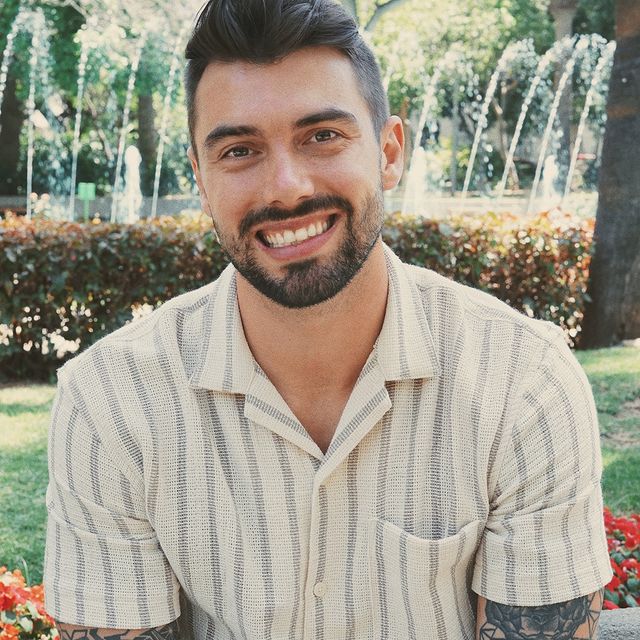 My happy face. Anno Sommer’23 ✌🏼🌺
.
.
.
shot by @hi.im.valerie 🖤
.
.
#portrait#sommer#frühling#tattoos#sundayvibes#spring#travel#reisen#family#familie#smile#happyface