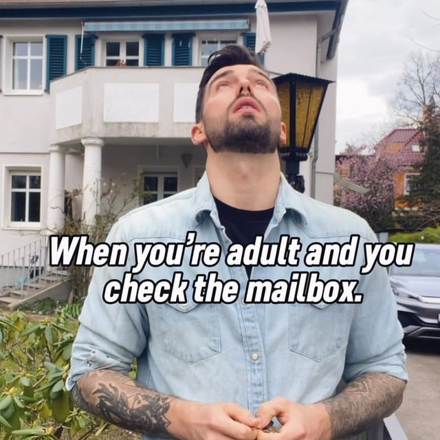 Kurzer Herzinfarkt jedes Mal.🤝🏼
.
.
.
#checkyourmailbox#mailbox#joke#funnyreel#comedy#laugh#happy#comedyreels#berlin#berlino#hamburg#köln#family#malemodel