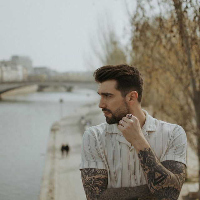 Es ist Frühling in der Luft.🌞🌷
.
.
.
shot by @frnck_abr 
.
.
#paris#frühling#spring#sonne#throwback#model#shooting#malemodel#hairmodel#hairstyle#vintage#berlin#berlincity#berlino