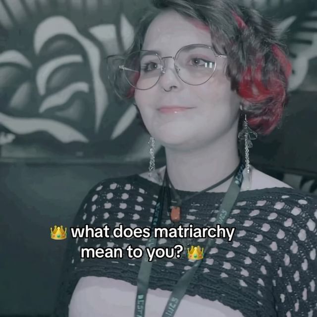 pinkies in Brisbane saying what matriarchy means to them 👑💜 

📹 @jvmeslatter