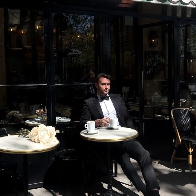 I HAVE A LOVE AFFAIR IN PARIS 🗼

must do in Paris … drink a coffee for 9€ 😂 
 
#paris #pariscoffee #coffee #suits #menwithclass #parisstyle #parisgram #menstyle #oldmoney #lifestyle