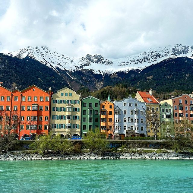 One day in Innsbruck😊
#innsbruck#inn#austria🇦🇹#austrianalps#áustria#austriagram#österreich🇦🇹#österreicher#österreich#австрия#иннсбрук#cityphotography#reelsinstagram#reels#videoedit#инн#austrianblogger