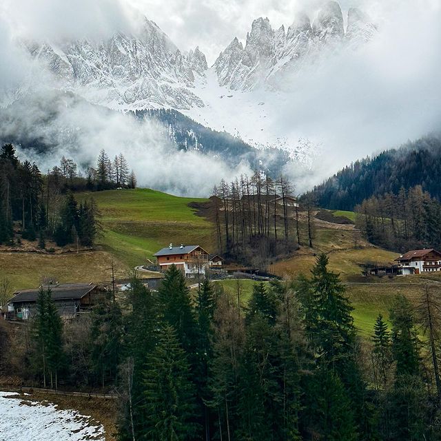 Sometimes nature is all you need🏔️
#mountains#nature#naturelovers#dolomiti#dolomites#dolomite#доломит#больцано#bolzano#bozen#alps#alpen#reels#reelsinstagram#outdoors#hiking#videoedits#truffle#pasta#italy#italien#италия