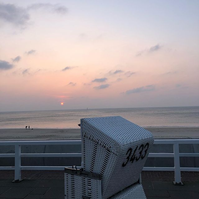 Stay

#april #spring #love #season #sylt #island #landscape #travel #travelblog #wanderfolk #wanderlust #esthetician #beach #strand #nordsee #ocean #coast #coastline #westerland #seaside #nationalpark