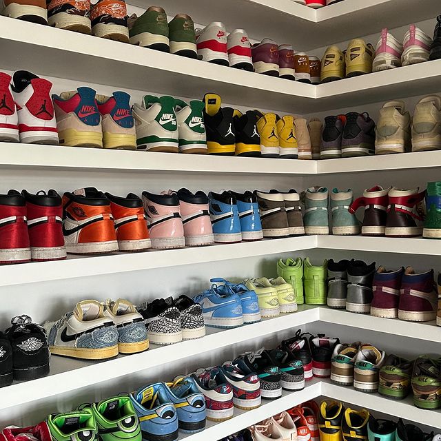 sneaker wall of dreams, finally. can expect more content in another 2-4 years lmao. Thanking @sw4handyman 🫶🏾 wearing @officialnocta, @neweraeurope, @maniere_usa <3

is there such thing as too many sneakers?