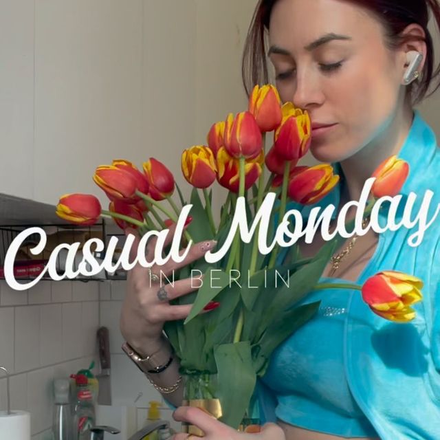 Casual Monday after Meetings 🙂
Back in Germany 🇩🇪 after 3 weeks I’m still adjusting. A ton of work and a lot of changes are waiting for me in the next couple of months. 
.
.
.
#berlinvlog #casualvlog #berlin #polishgirl #artist #entrepreneur