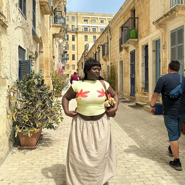 you know i keep that thang on me wherever i go (the thang being my monchichi) 🤭

top @1xblue 
skirt & bag @asos (gifted)
shoes @simplybeuk