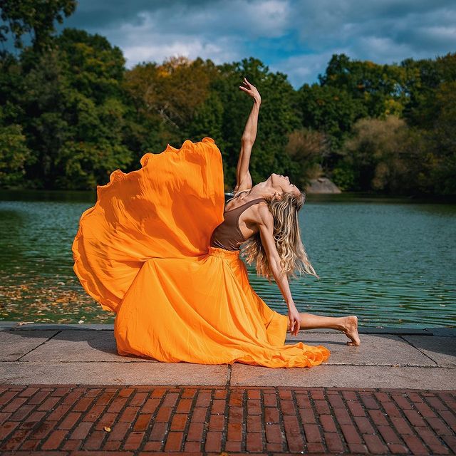 Life is just like painting. Draw the lines with hope. Erase the errors with tolerance. Dip the brush with lots of patience. And color it with love ♡ 

photo by the amazing @billykz

#newyork #nycdancers #newyorkcityballet #newyorkcity #dancers #dancersofinstagram #balletphotography #moderndance #nyc #balletphoto #dancefeature #belgianmodel