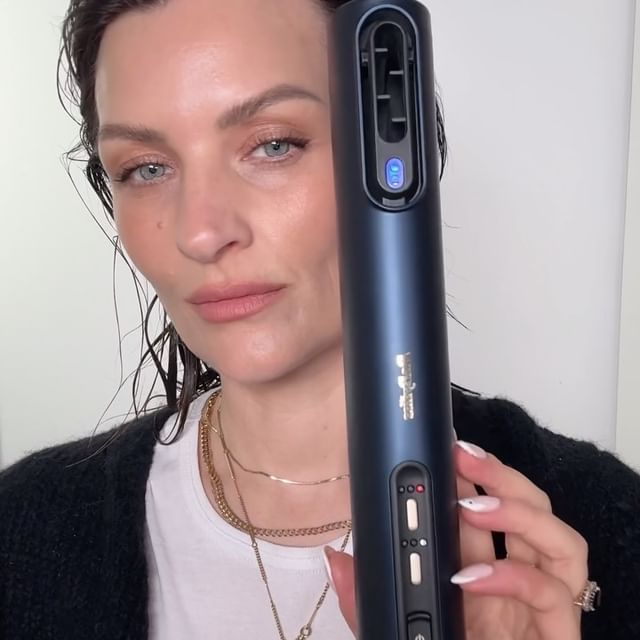 #ad 
My hair’s current best friend:
@BaByliss Air Wand.
The easiest and fastest way to blowout. 
Available @bootsuk £120 (link in stories)

#GetReadyWithBaByliss #BaBylissAirWand #howtoblowdrybangs #fringe