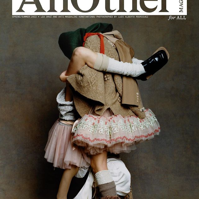 Me and my sis @leaoroz as a movement creature, or whatever you can imagine for @anothermagazine cover and story by @luisalbertorodriguezstudio and @robbiespencer 
.
.
#anothermagazine #editorial #dancer #dancers #contemporarydancers #abstraction #springsummer #fashioneditorial