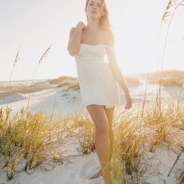 Chasing the sun and sand dreams.

Model: @m_delyn 
Photographer: @richmeade 

#BeachVibes #SunsetGlow #NatureBeauty #ModelLife #PhotographyLovers #GoldenHour #SandDunes #FashionPhotography #StyleInspo #DreamyScenes