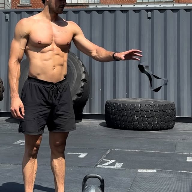 Three ways to improve your squat performance!

You’ll want to add these exercises to your leg routine. 

⚙️Don’t forget to work on your hip mobility to see significant improvements in the coming weeks and months.

Let me know your favorite exercises for your quads and glutes 💪🌱