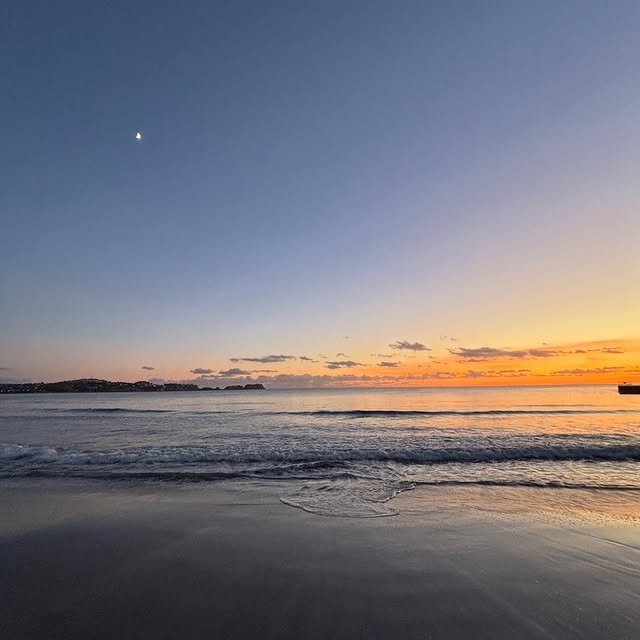 Sun goes down and the mind is turning calm

#mallorca #moon #sunset #nature #beach
