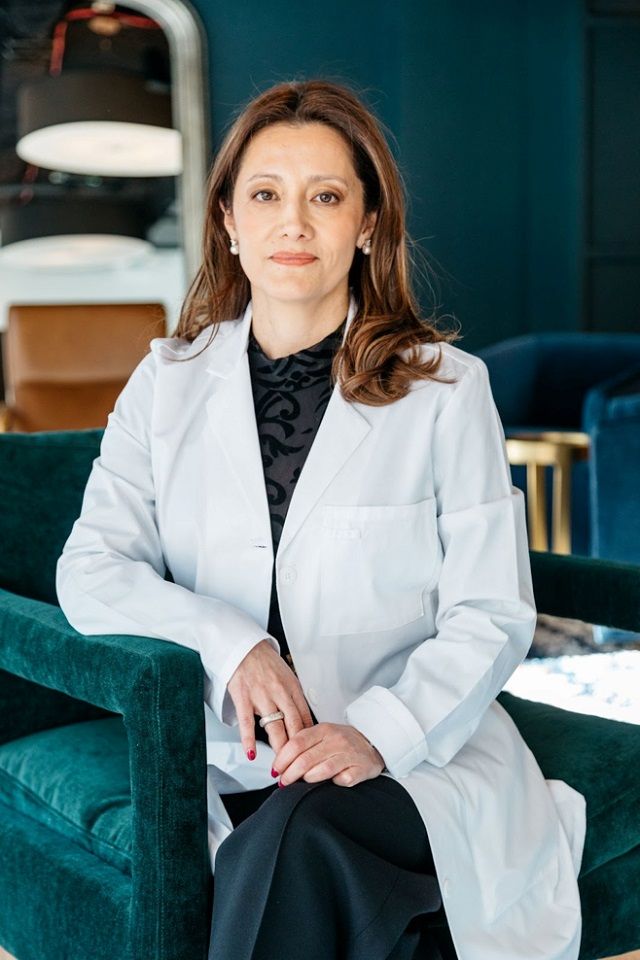 Dr Claudia Cruz