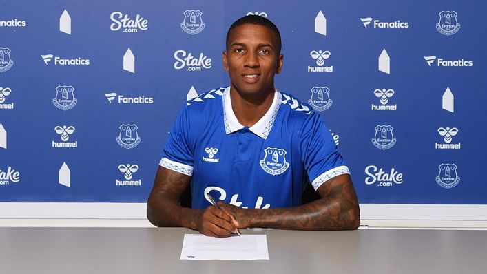 sokapro-Ashley Young's Homecoming: The Experienced Campaigner Signs for Everton