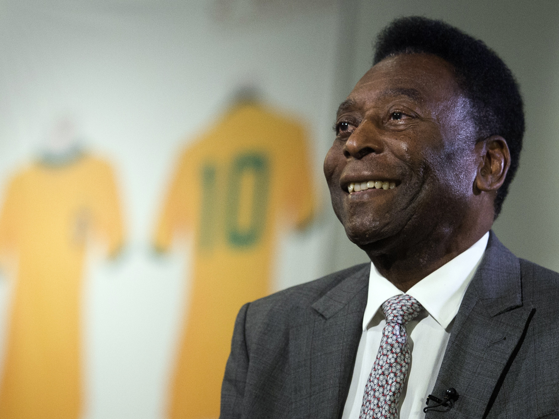 sokapro-Football great Pele Arantes do Nascimento laid to rest in Santos.