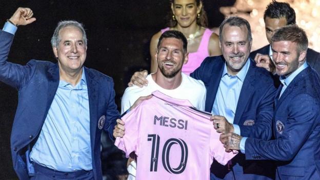 sokapro-Lionel Messi Unveiled by Inter Miami: A Historic Moment Witnessed by Cheering Fans