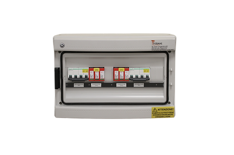 Icierre - Quadri Elettrici - ICR-QDC-02/02-1000V-16A SEZIONATORE - 2 Stringhe IN 2 OUT - 2 Portafusibili con fusibili 32A 1000V - 2 Sezionatori da 1000V - 2 Scaricatori 1000V - Morsettiere Ingr./Uscita - Box IP 65 24Mod. -Etichette identificazione componenti esterni su binari plastificati