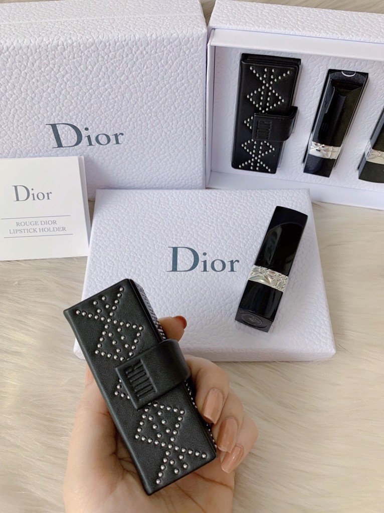 𝐑𝐎𝐔𝐆𝐄 𝐃𝐈𝐎𝐑 𝐌𝐈𝐍𝐀𝐔𝐃𝐈𝐄𝐑𝐄  𝐋𝐈𝐌𝐈𝐓𝐄𝐃 𝐄𝐃𝐈𝐓𝐈𝐎𝐍  𝐂𝐥𝐮𝐭𝐜𝐡 𝐚𝐧𝐝 𝐥𝐢𝐩𝐬𝐭𝐢𝐜𝐤 𝐡𝐨𝐥𝐝𝐞𝐫  𝐥𝐢𝐩𝐬𝐭𝐢𝐜𝐤  𝐜𝐨𝐥𝐥𝐞𝐜𝐭𝐢𝐨𝐧 Rouge Dior Minaudière Bộ son 4 màu siêu hot   Instagram