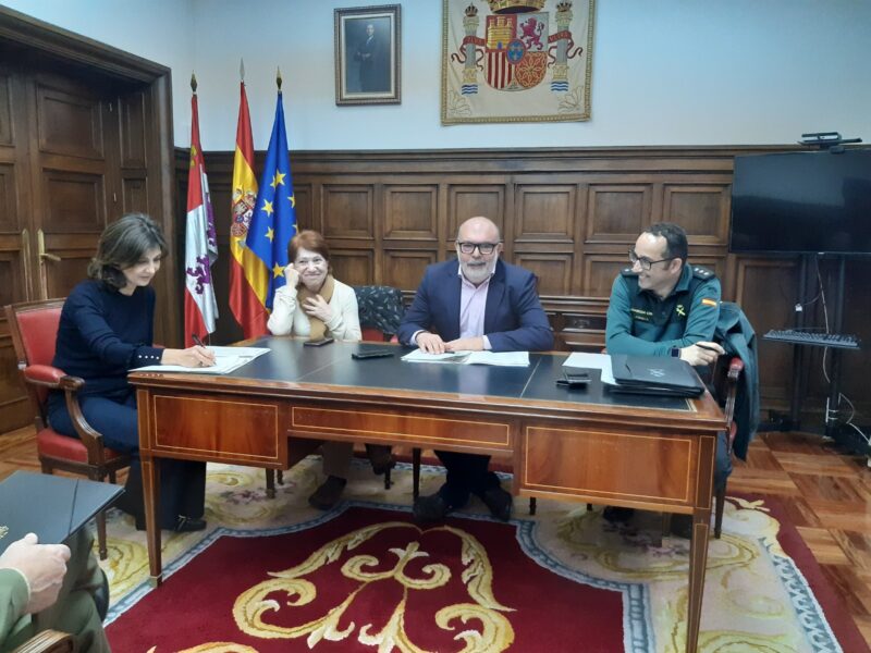 De izda-dcha: Asunción Machín, secretaria general de la Subdelegación del Gobierno; Francisca Delgado, jefa provincial de Tráfico; Miguel Latorre, subdelegado del Gobierno, y Andrés Velarde, coronel de la Guardia Civil