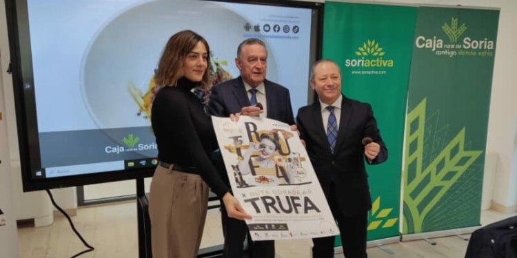 FOTO: De izq. a dcha. Beatriz Ortego, Resp. de Marketing de la Ruta Dorada de la Trufa; Anselmo García, Director de la Fundación Soriactiva; y Manuel Vieites, Director del Parador Nacional de Soria.