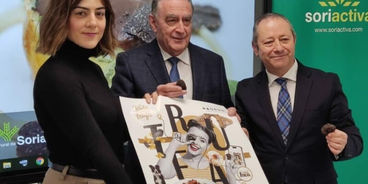 FOTO: De izq. a dcha. Beatriz Ortego, Resp. de Marketing de la Ruta Dorada de la Trufa; Anselmo García, Director de la Fundación Soriactiva; y Manuel Vieites, Director del Parador Nacional de Soria.