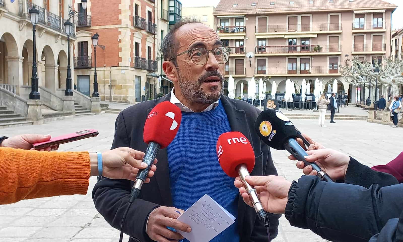 Luis Rey Pedro Sánchez