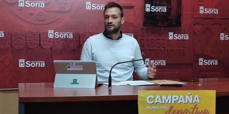 Manuel Salvador presenta la campaña deportiva de verano 2024.