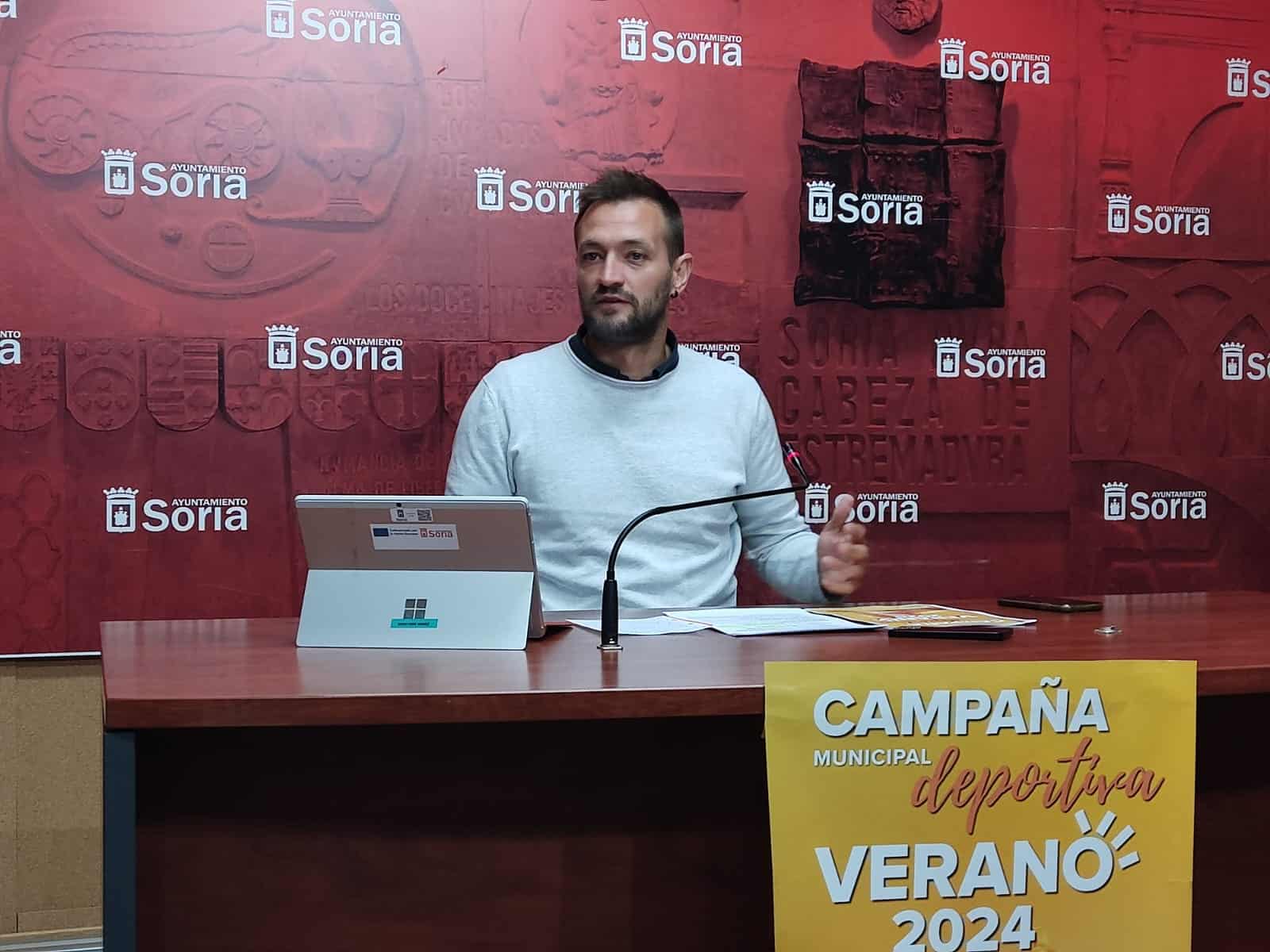 Manuel Salvador presenta la campaña deportiva de verano 2024.