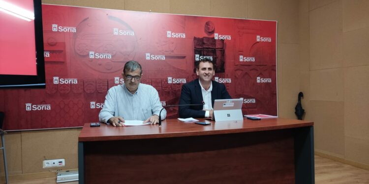 Alberto Santamaría y Gregorio García en la presentación de 'Soria, una ciudad para vivir'