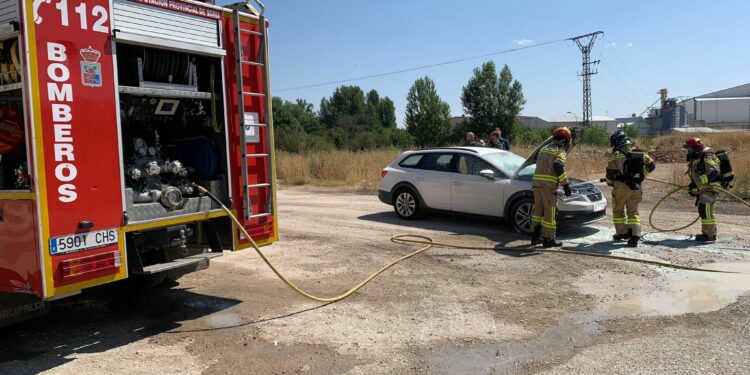 vehículo incendiado Almazán