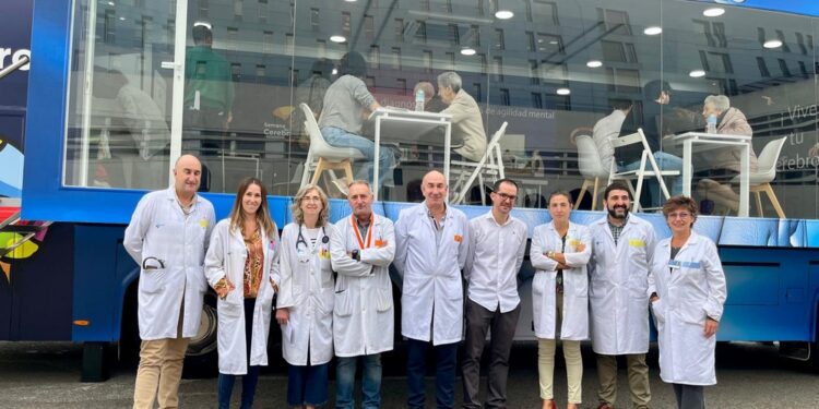 Foto.-  Equipo directivo de la Gerencia de Asistencia Sanitaria de Soria y Luis López, representante de la SEN y jefe del Servicio de Neurología del Hospital Universitario de Salamanca.