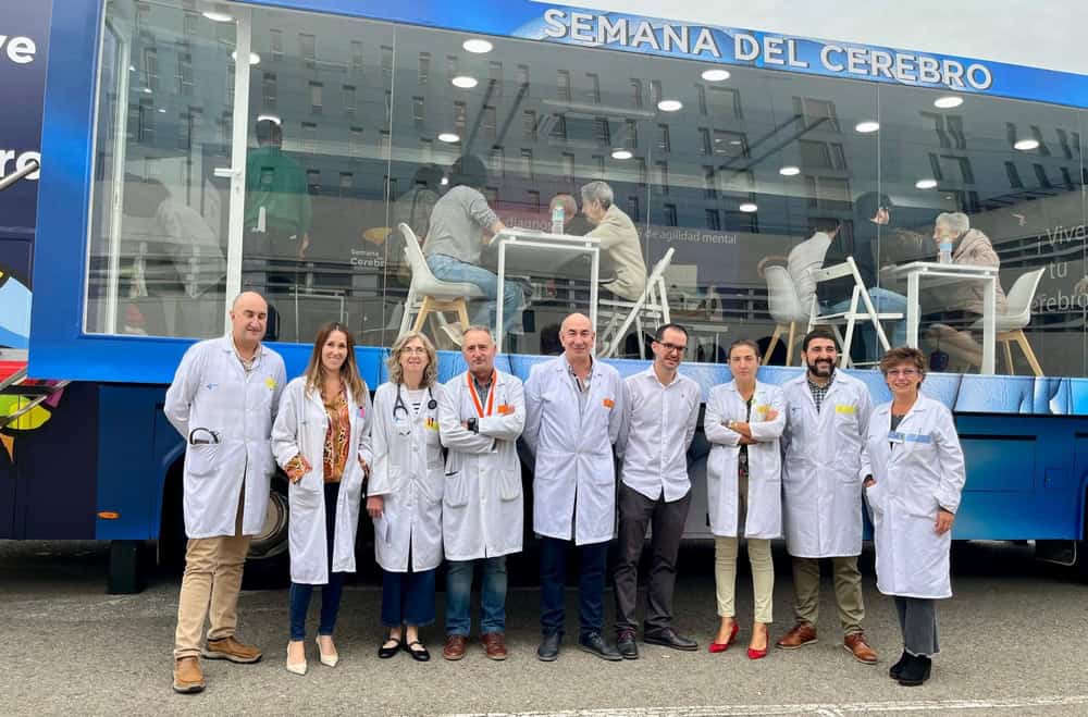 Foto.-  Equipo directivo de la Gerencia de Asistencia Sanitaria de Soria y Luis López, representante de la SEN y jefe del Servicio de Neurología del Hospital Universitario de Salamanca.