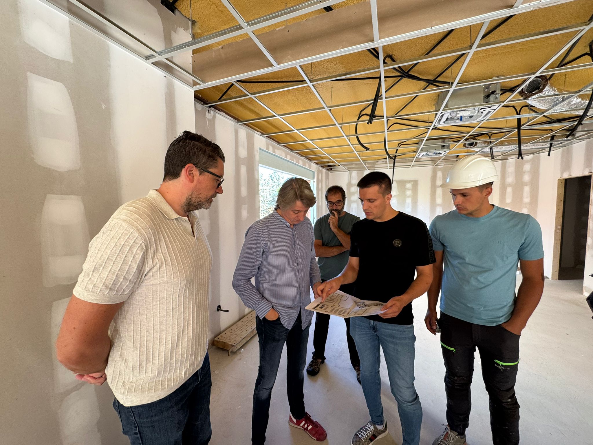 Carlos Martínez visita las obras del futuro Centro Cívico de Los Royales.