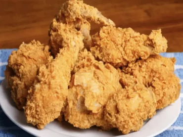 an image showing a plate the best fried chicken in austin texas