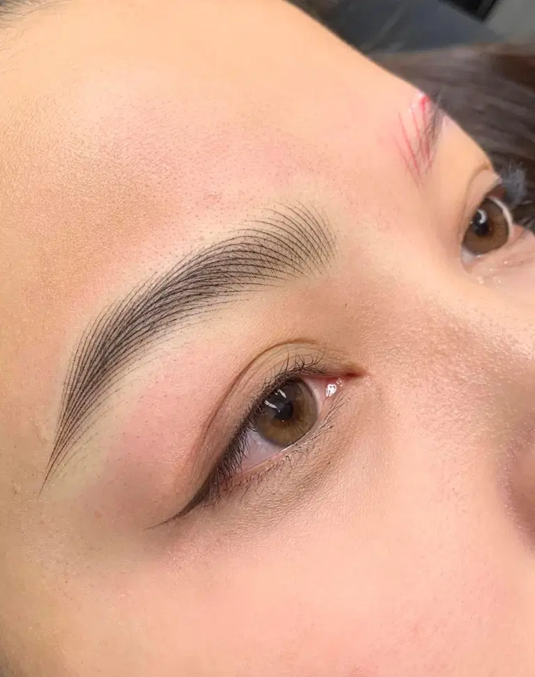 Fluffy nano brows with soft texture and lightweight definition.
