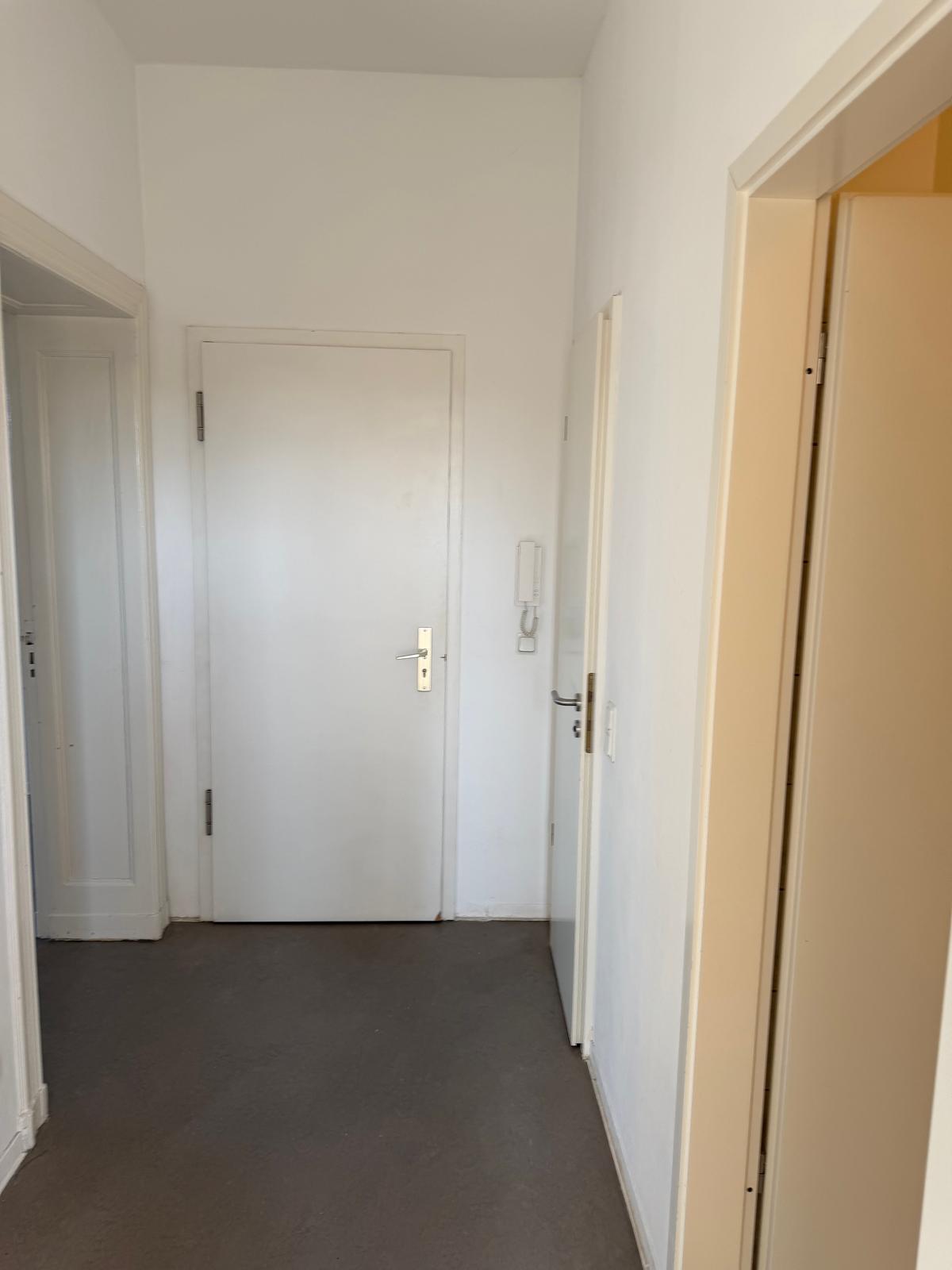 2.5-room apartment with balcony in Hellersdorf