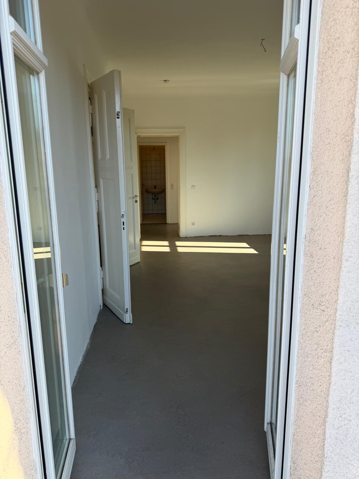 2.5-room apartment with balcony in Hellersdorf