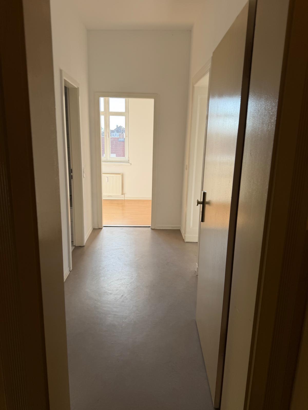 2.5-room apartment with balcony in Hellersdorf
