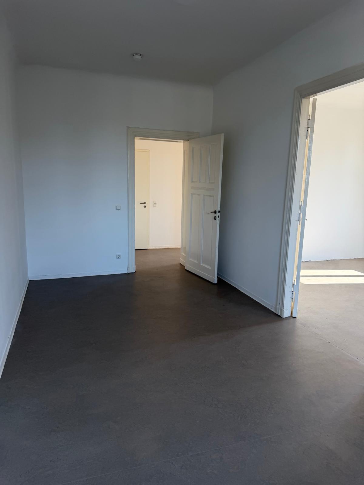 2.5-room apartment with balcony in Hellersdorf