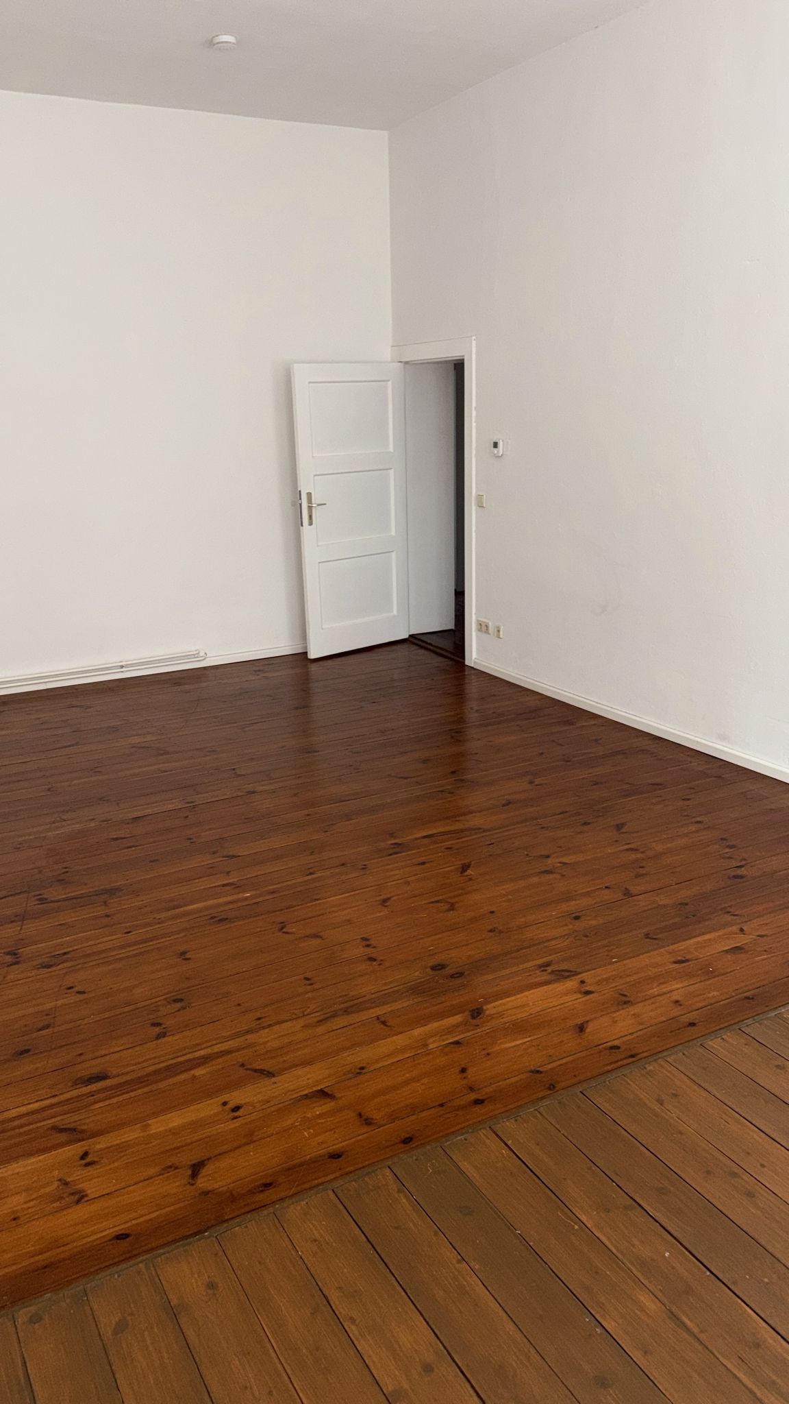 Spacious 2-room apartment at Checkpoint Charlie