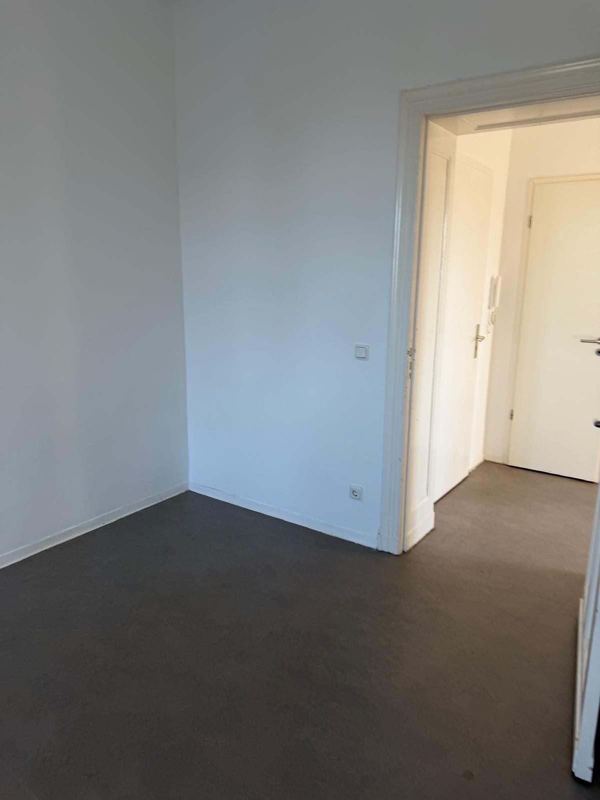 2.5-room apartment with balcony in Hellersdorf