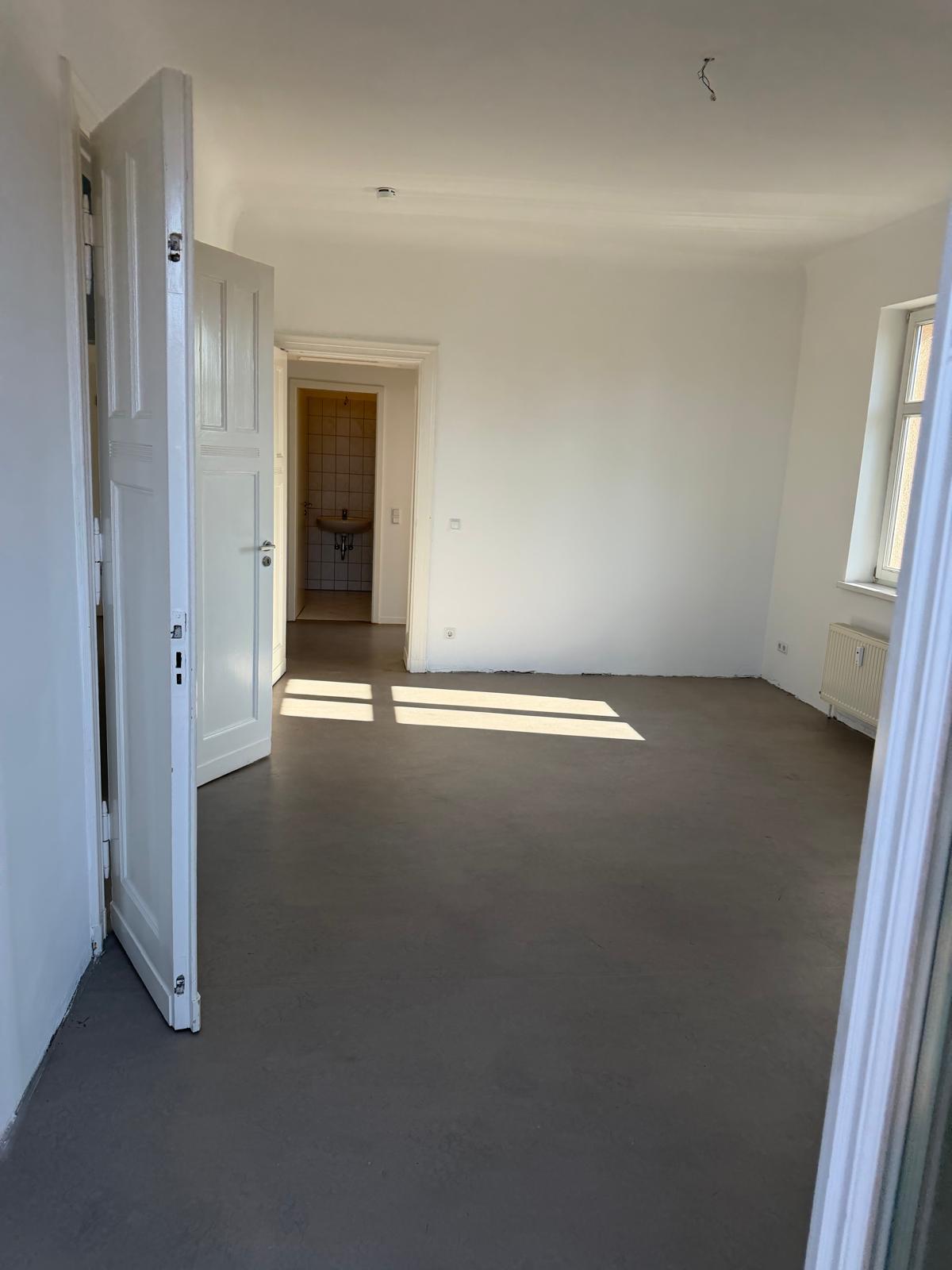 2.5-room apartment with balcony in Hellersdorf