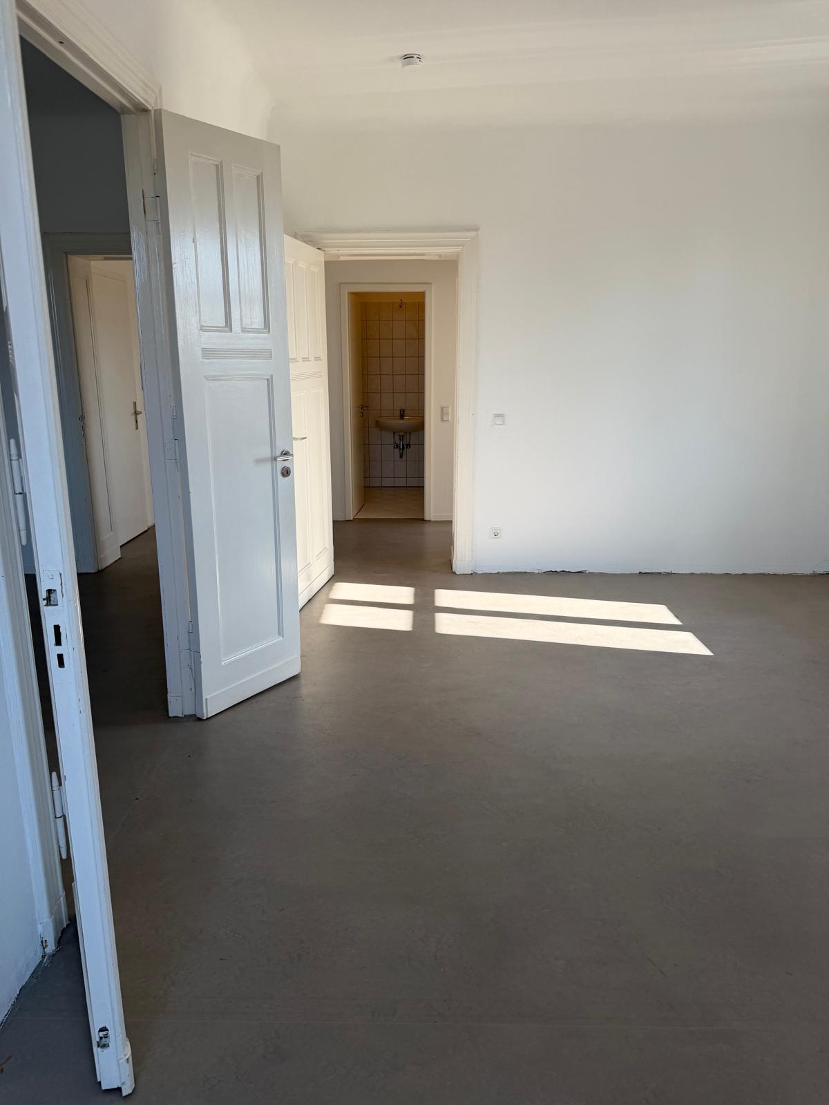 2.5-room apartment with balcony in Hellersdorf