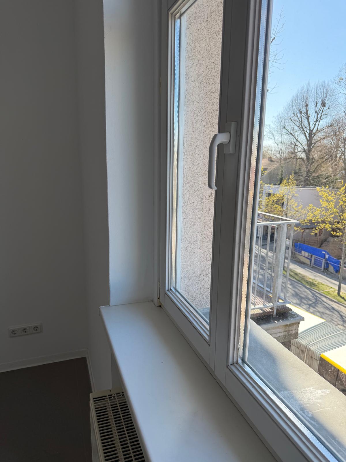2.5-room apartment with balcony in Hellersdorf