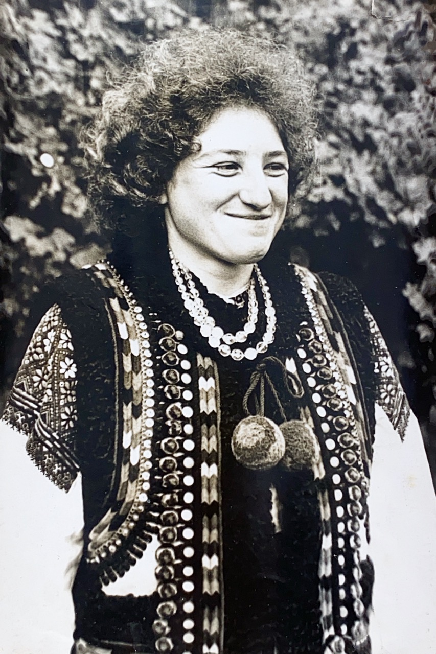 Колекція давніх світлин із гуцульських селищ 