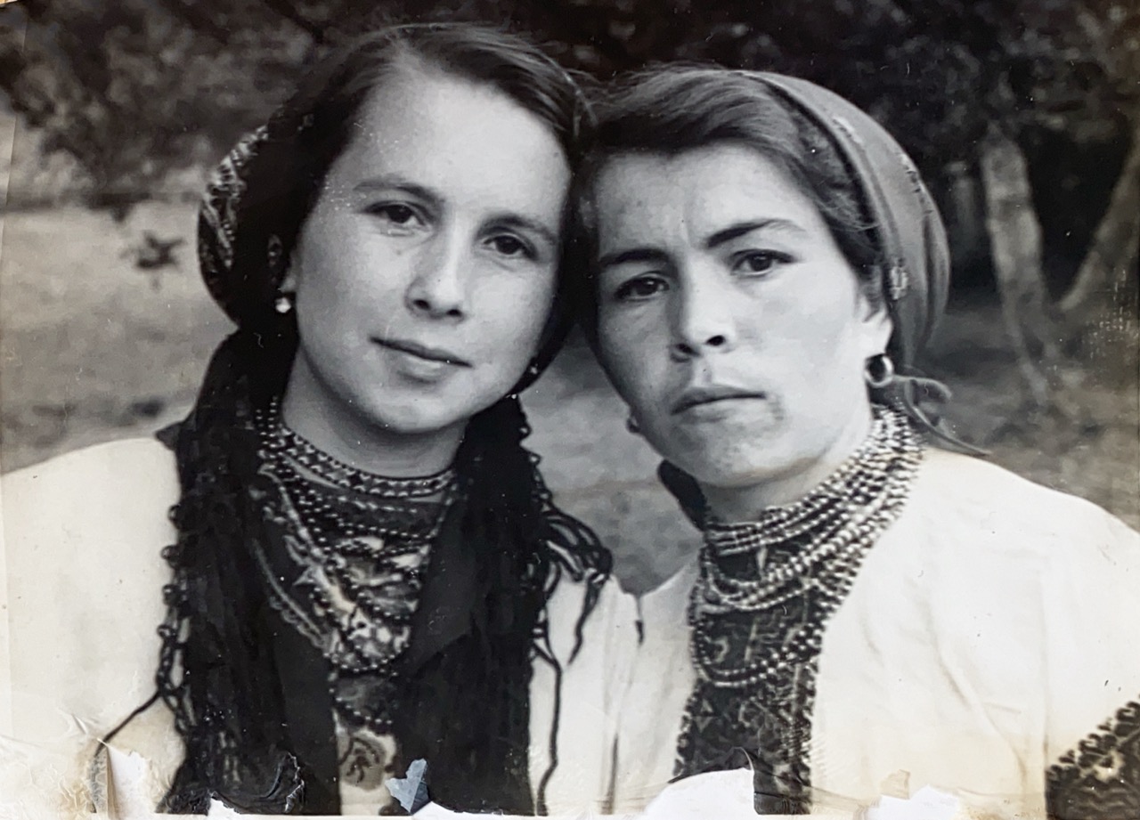 Колекція давніх світлин із гуцульських селищ 